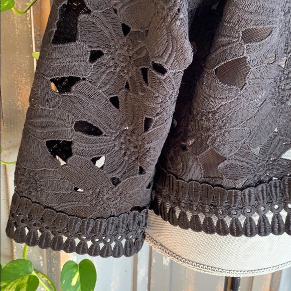 Black thick lace open 3/4 short jacket - Picture 9 of 9